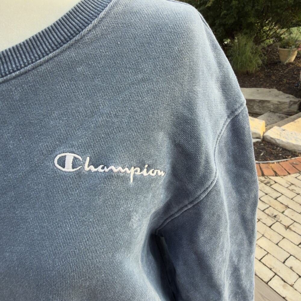 Champion Women's Blue Gray Washed Crewneck Sweatshirt Embroidered Logo (176) - Picture 3 of 7